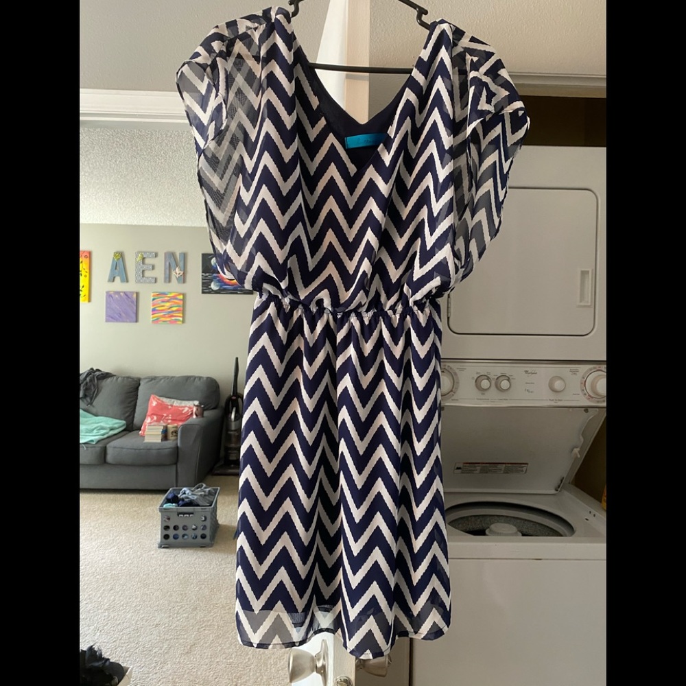 Buttons navy blue chevron dress